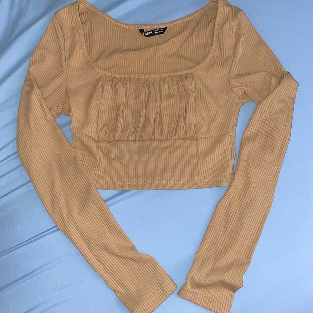 Beige long sleeve crop top